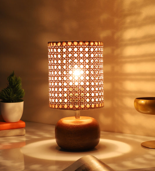 Handwoven Rattan Table Lamp for Cozy Home Décor - Beckett - Akway Lighting > Table Lamps (Image 4)
