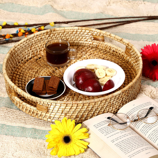 AKWAY Round Wicker Basket | Round Tray Wooden Serving Tray for Home | Serving Tray for Party Guests | Round Platter with Hand