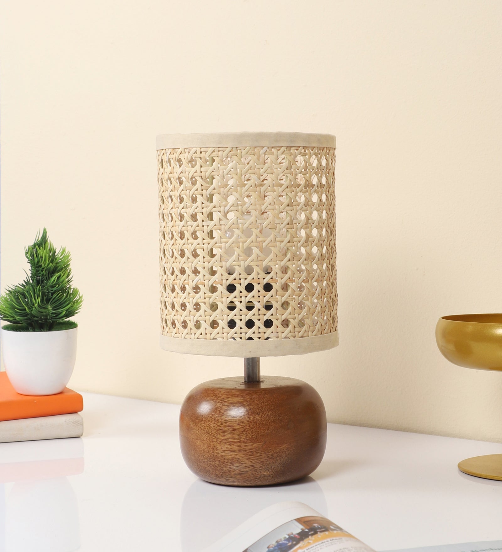 Handwoven Rattan Table Lamp for Cozy Home Décor - Beckett - Akway Lighting > Table Lamps (Image 3)
