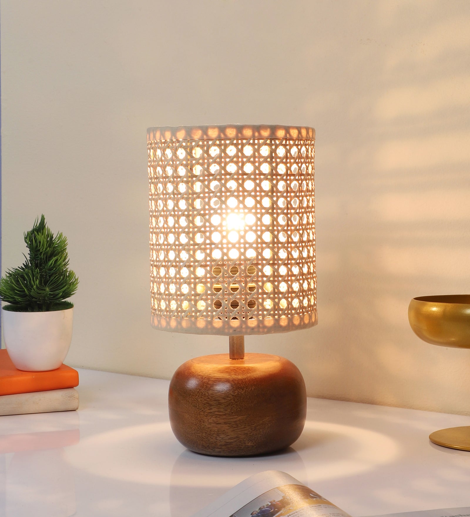 Handwoven Rattan Table Lamp for Cozy Home Décor - Beckett - Akway Lighting > Table Lamps (Image 5)