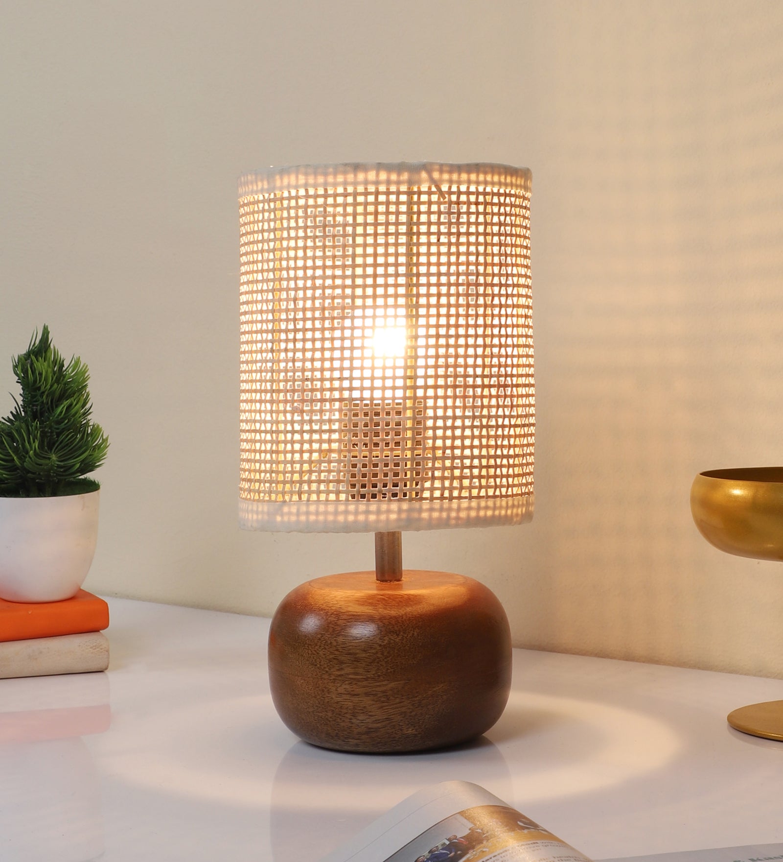 Handwoven Rattan Table Lamp for Cozy Home Décor - Guinevere - Akway Lighting > Table Lamps (Image 4)