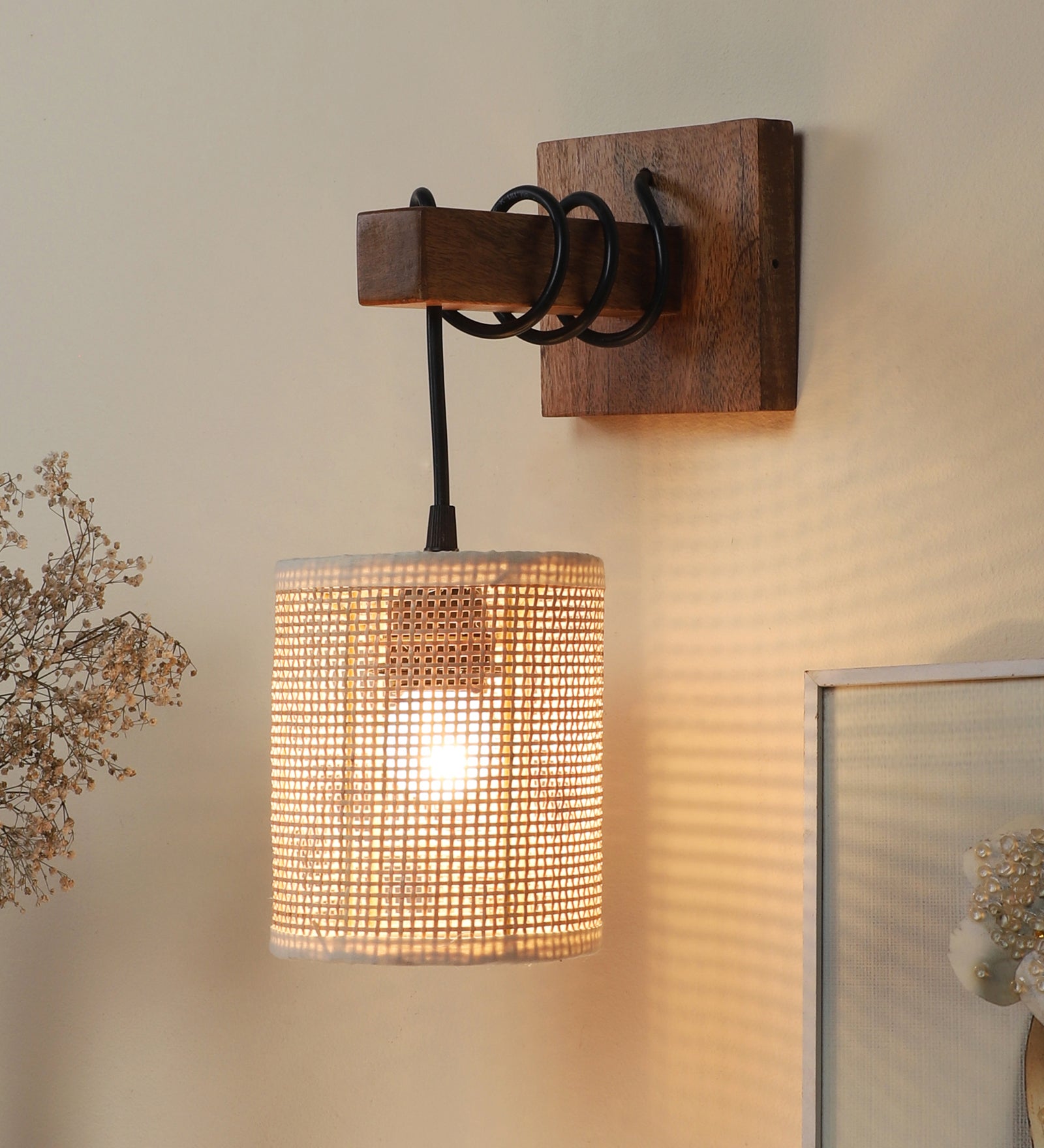 Modern Handcrafted Rattan Wall Lamp for Warm Ambient Lighting - Hazel - Image 9