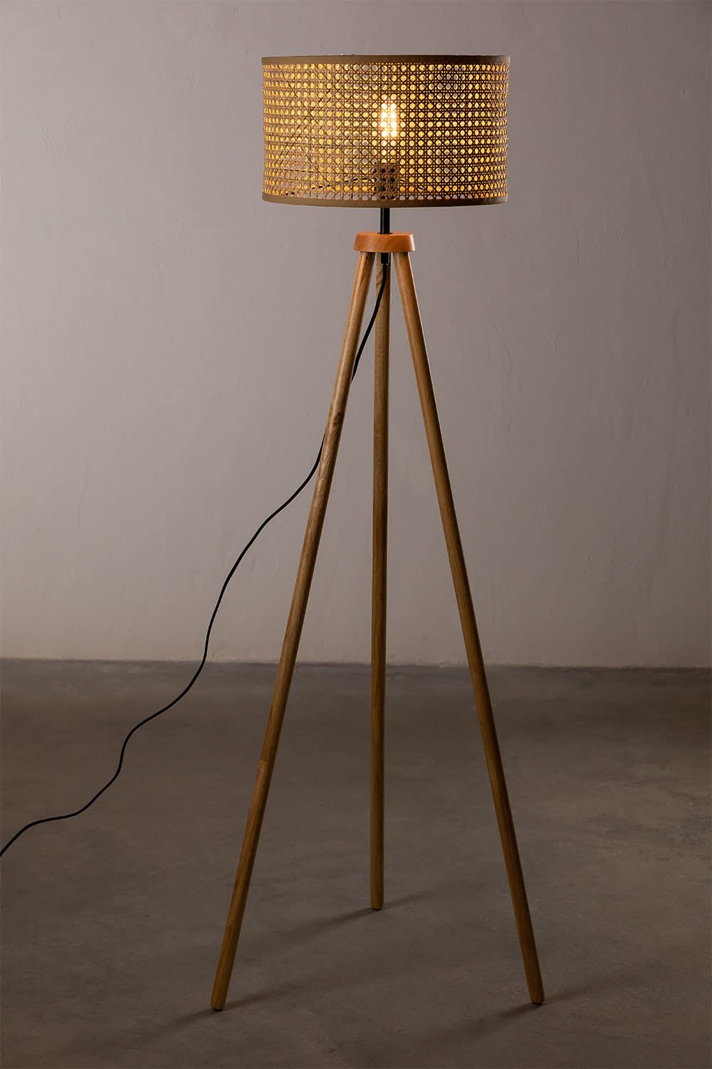 Rattan Webbing wooden Tripod Floor Lamp for Living Room | Cane webbing standing lamp for Bedroom - Harry Lewis by Akway -...